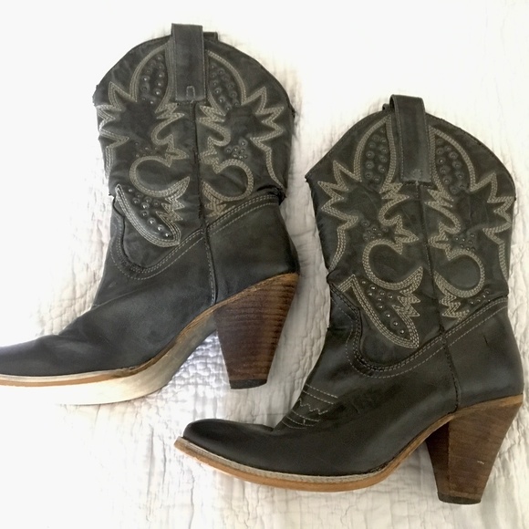 Very Volatile Shoes - Women’s Gray Cowboy Boots